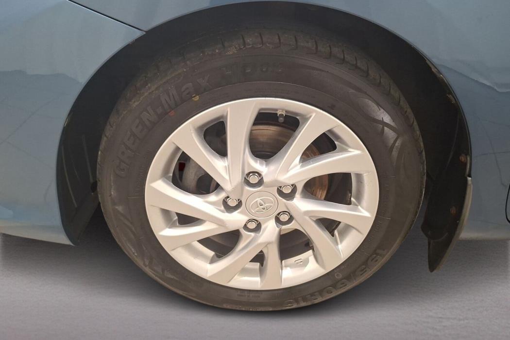 TOYOTA Auris 2015