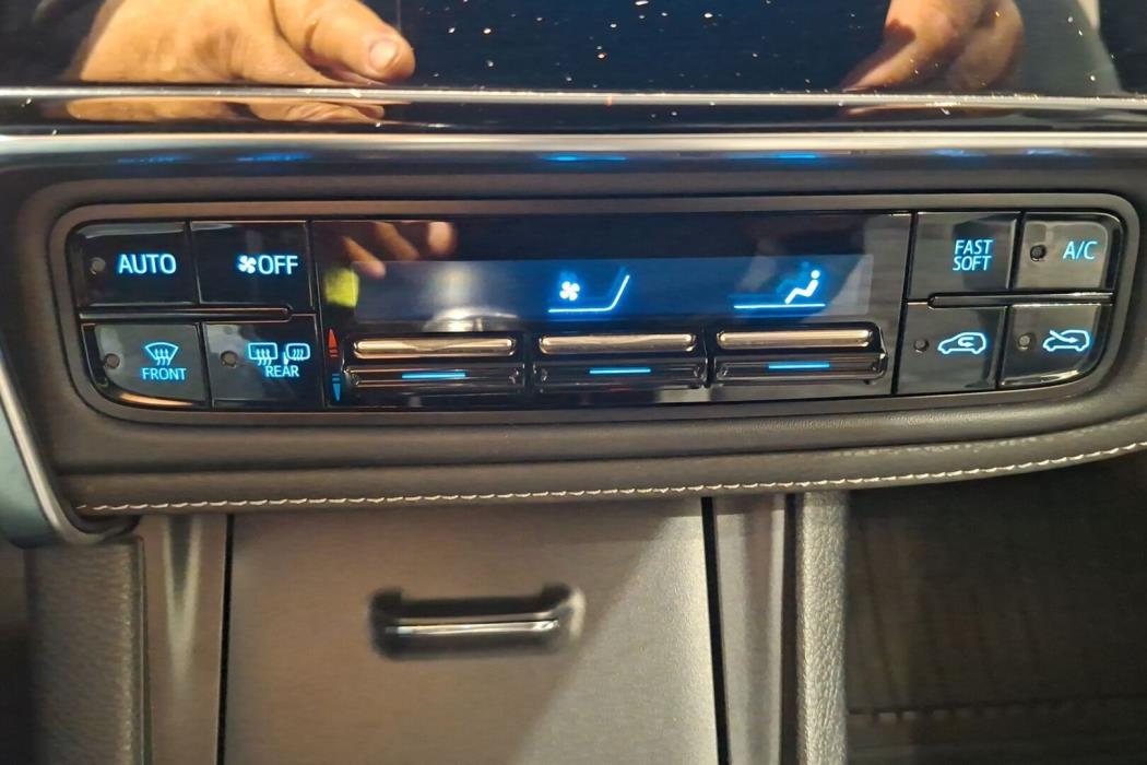 TOYOTA Auris 2015