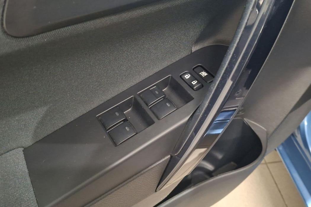 TOYOTA Auris 2015