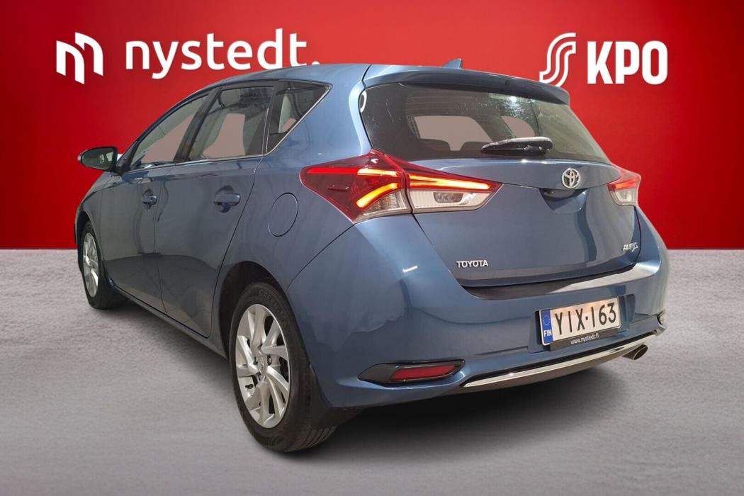 TOYOTA Auris 2015