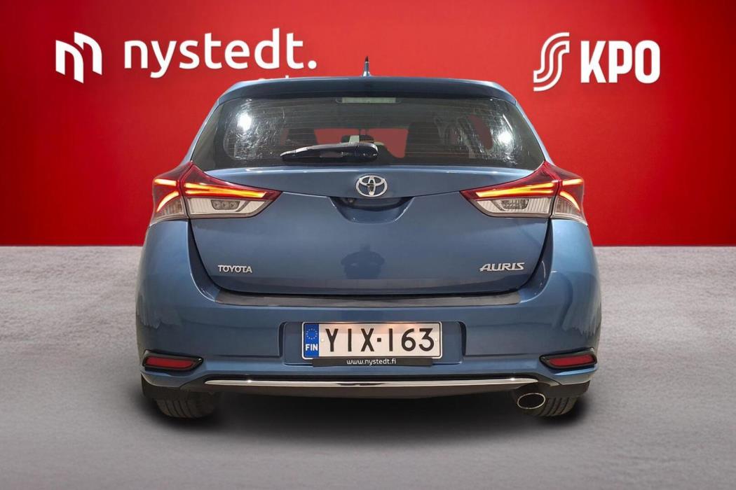 TOYOTA Auris 2015
