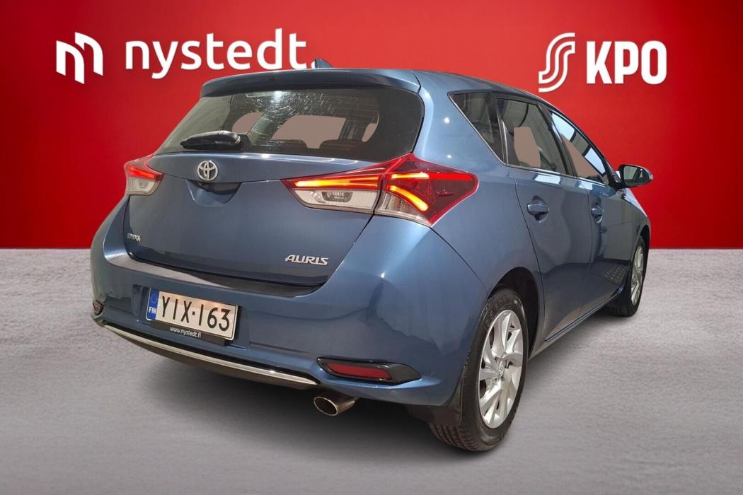TOYOTA Auris 2015