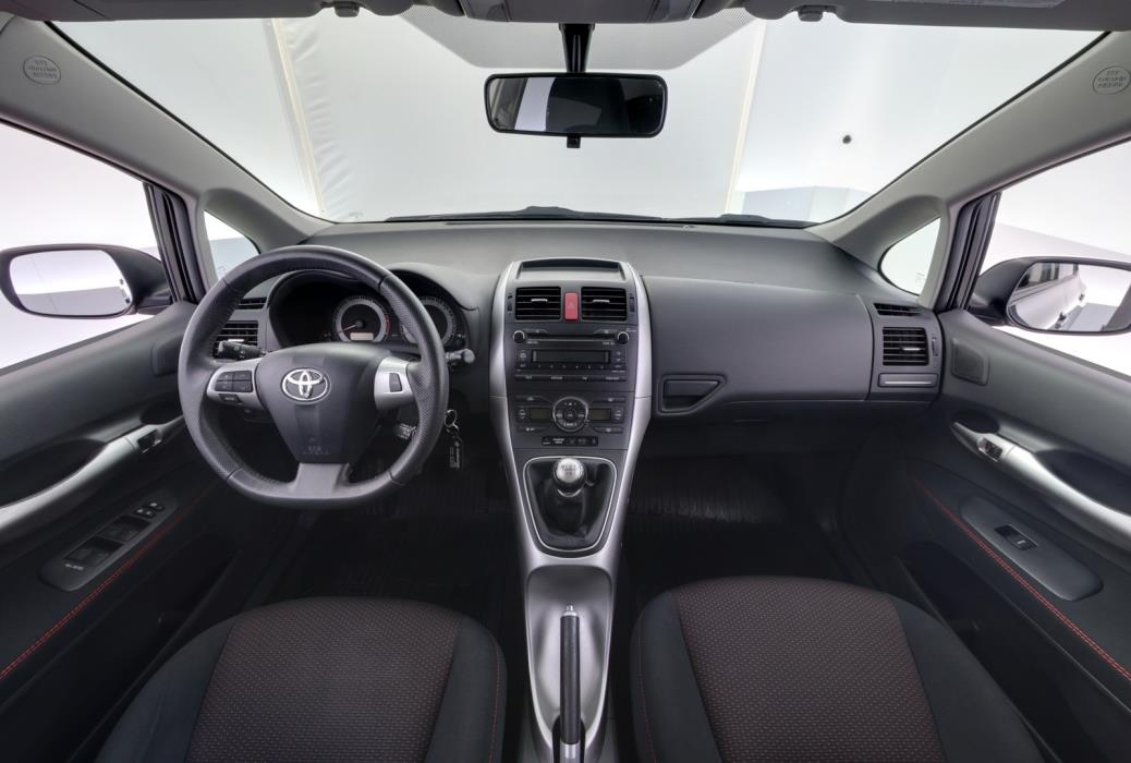TOYOTA Auris 2012