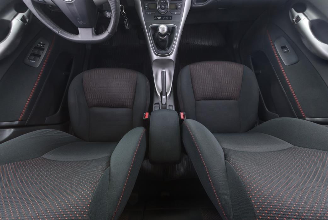 TOYOTA Auris 2012