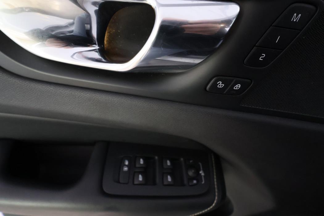 VOLVO XC60 2019