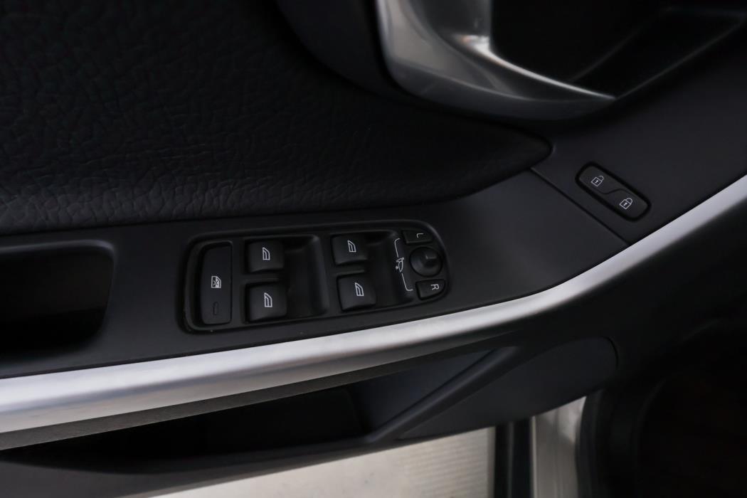 VOLVO XC60 2011