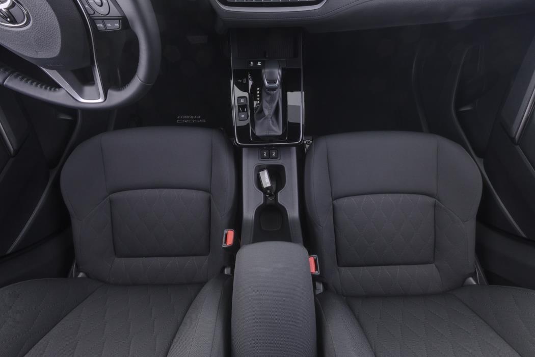 TOYOTA Corolla Cross 2026