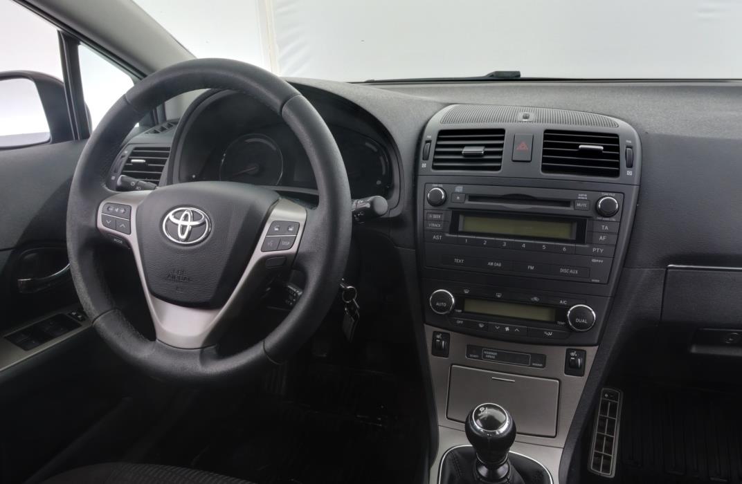 TOYOTA Avensis 2011