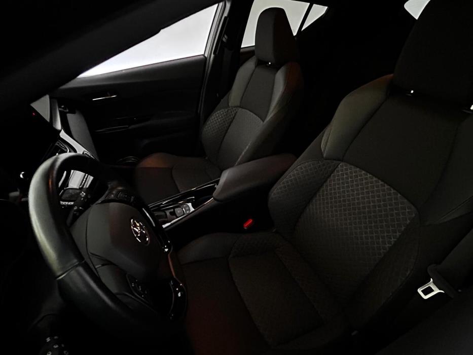 TOYOTA C-HR 2023