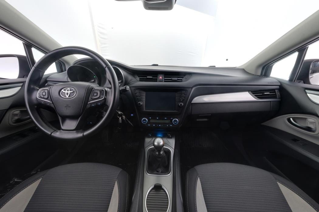 TOYOTA Avensis 2015