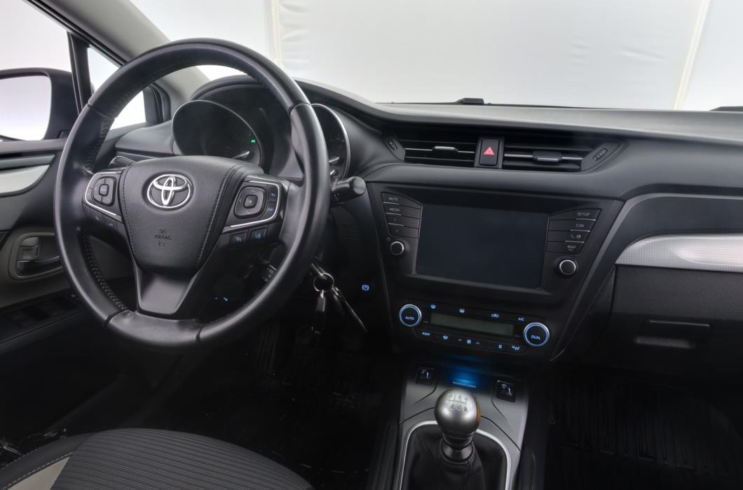 TOYOTA Avensis 2015