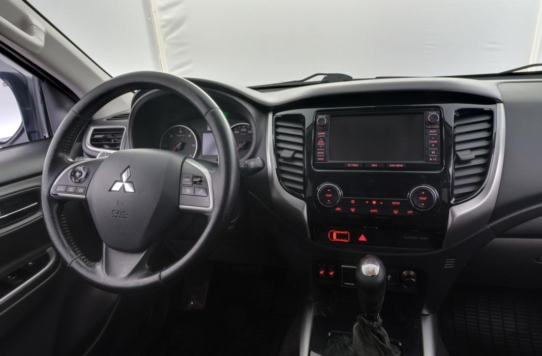 MITSUBISHI L200 2016