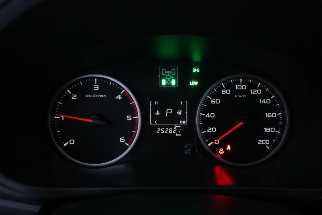 MITSUBISHI L200 2016