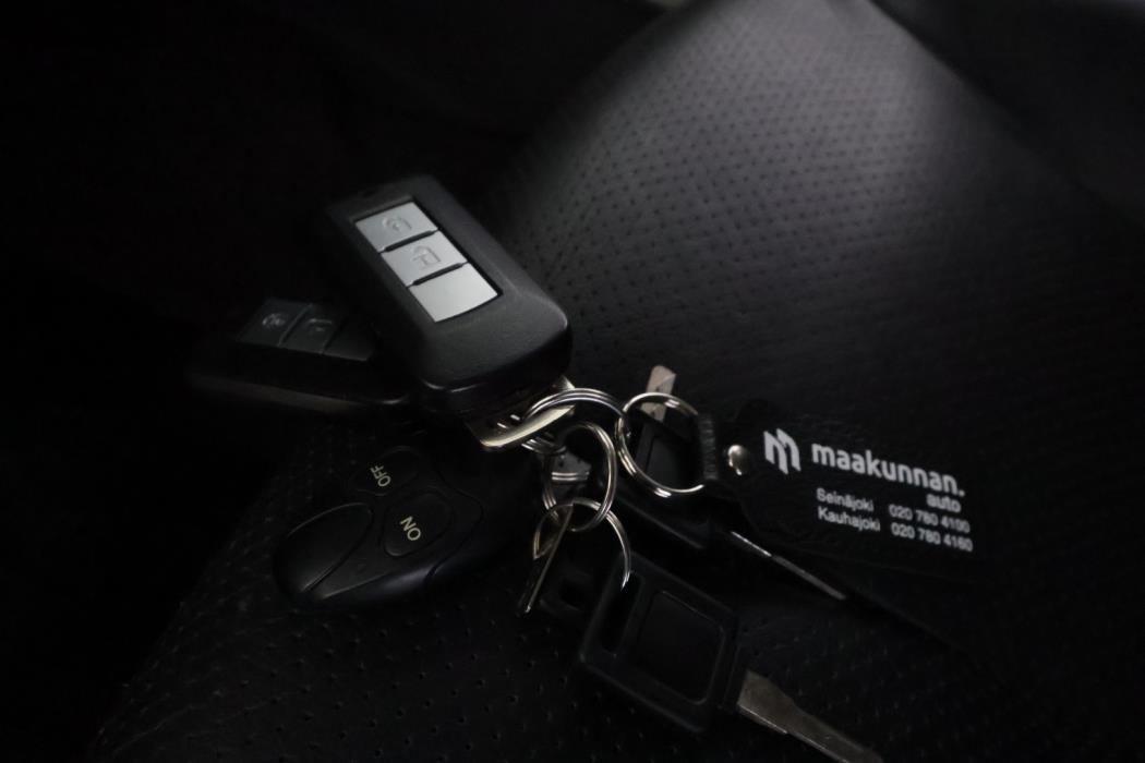 MITSUBISHI L200 2016