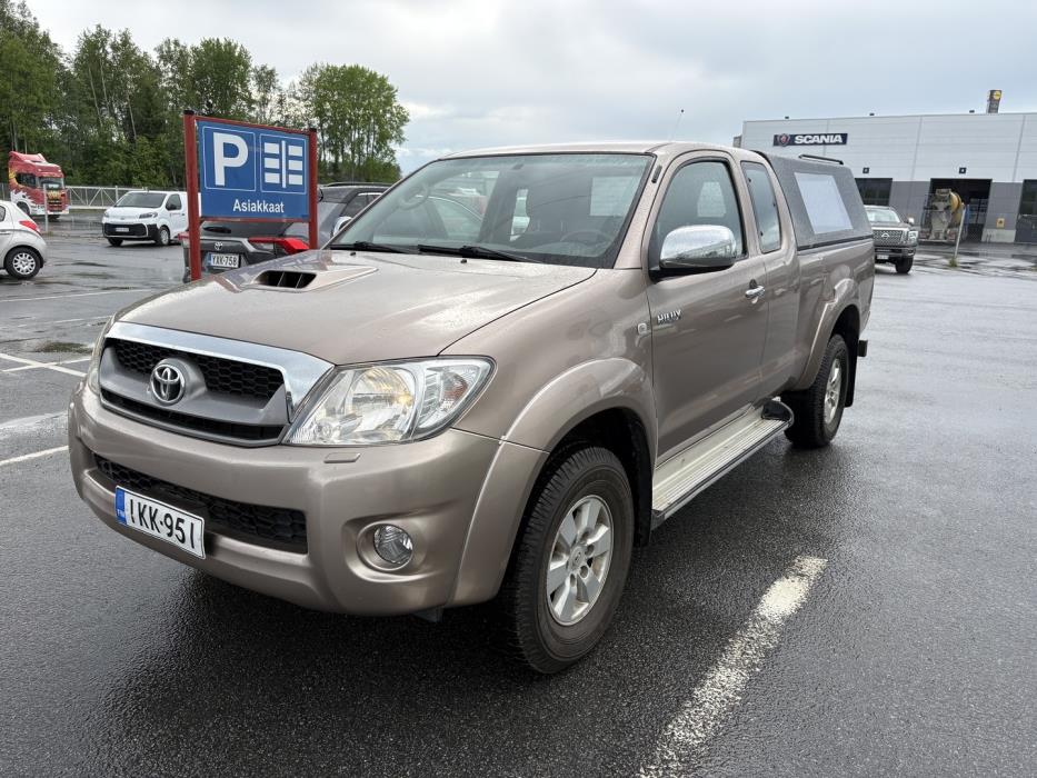 TOYOTA Hilux 2011