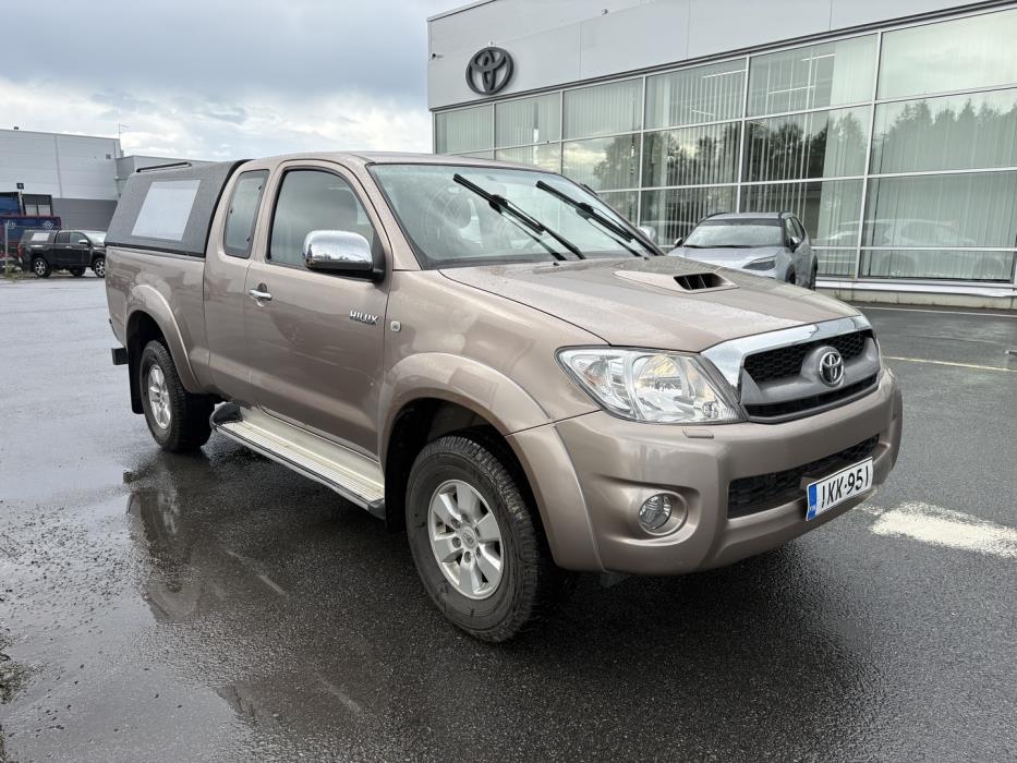 TOYOTA Hilux 2011