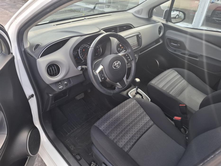TOYOTA Yaris 2017
