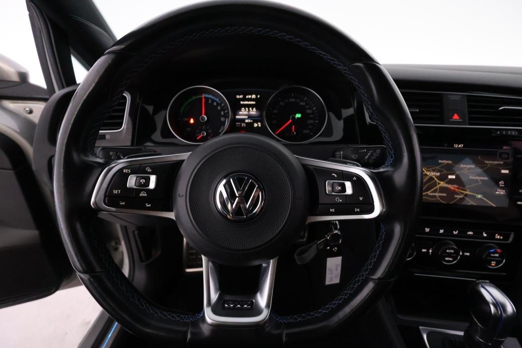 VOLKSWAGEN Golf 2018
