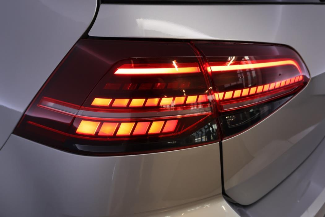 VOLKSWAGEN Golf 2018