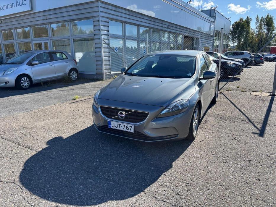 VOLVO V40 2015