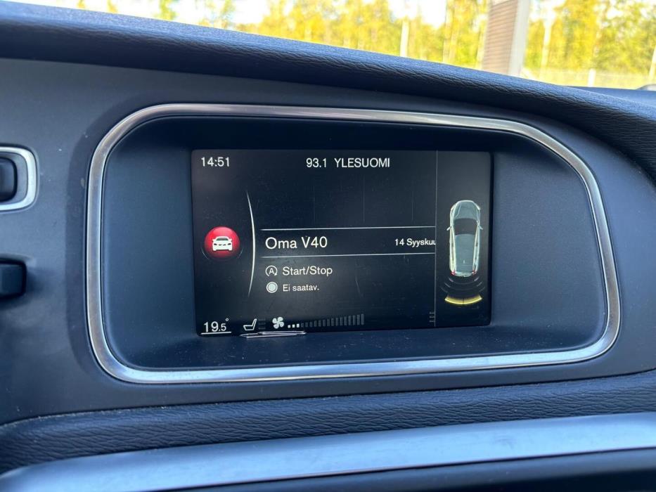 VOLVO V40 2015