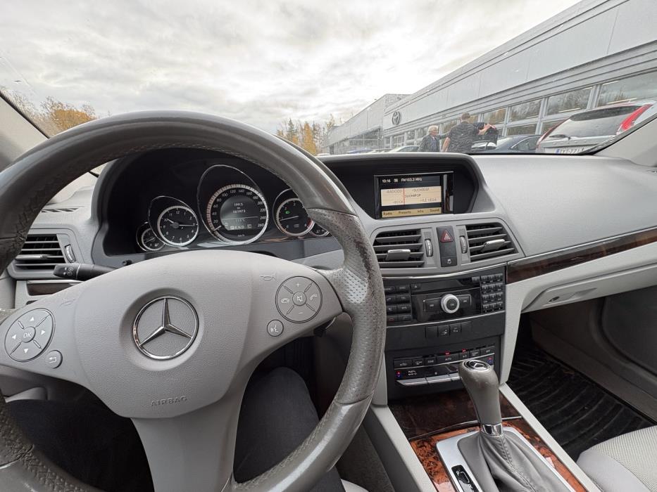 MERCEDES-BENZ E 2009