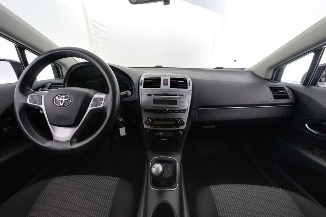 TOYOTA Avensis 2012