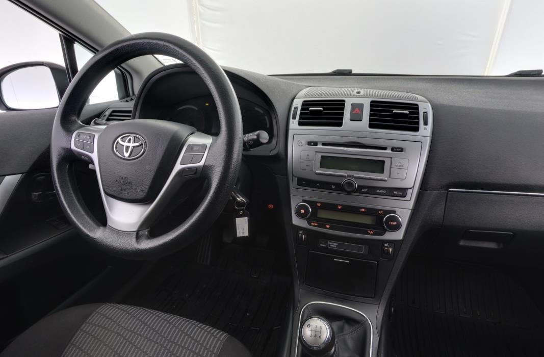TOYOTA Avensis 2012