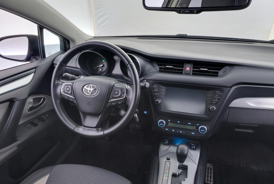 TOYOTA Avensis 2016
