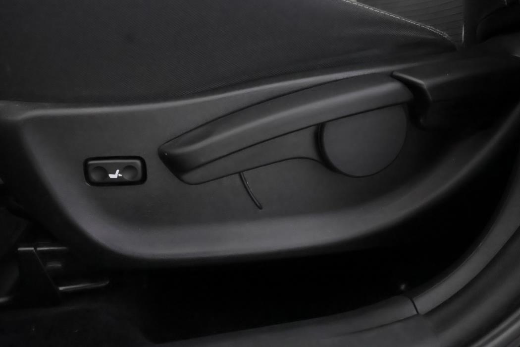 TOYOTA Avensis 2016
