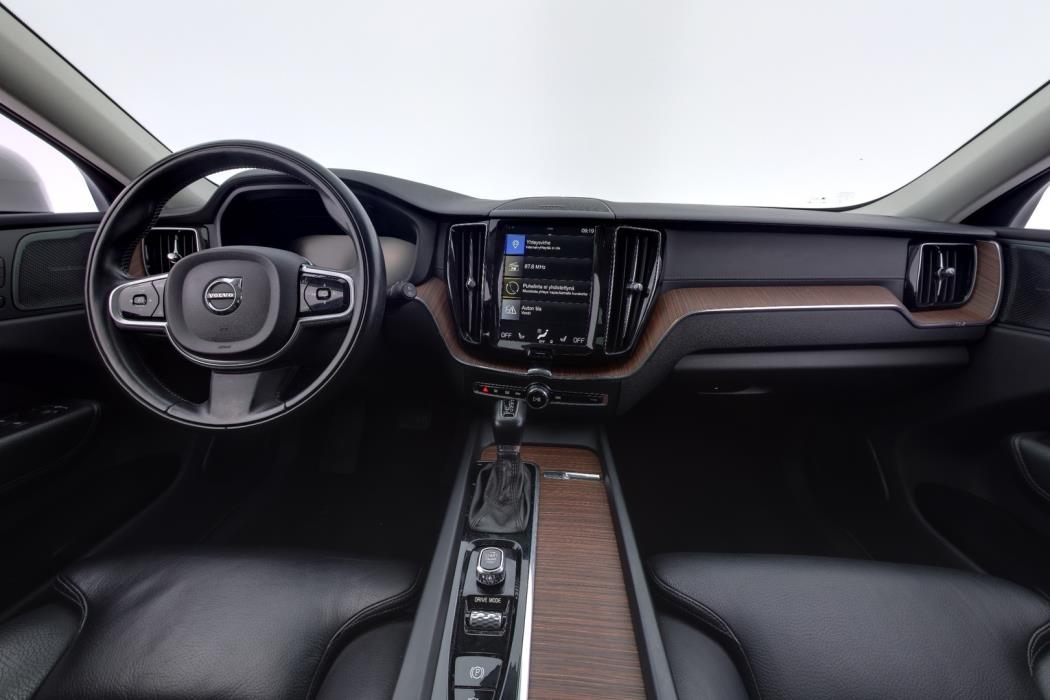 VOLVO XC60 2018
