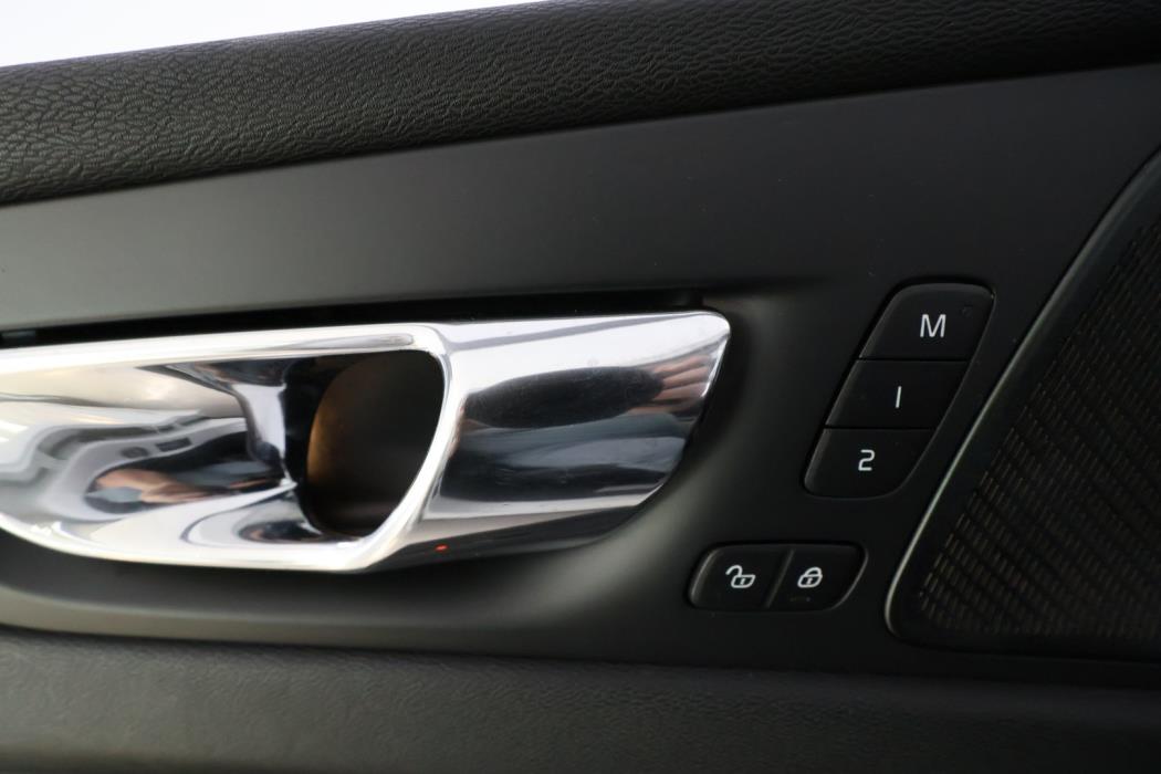 VOLVO XC60 2018