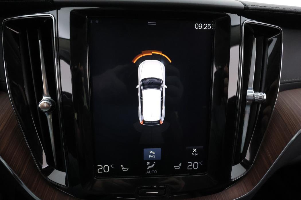 VOLVO XC60 2018