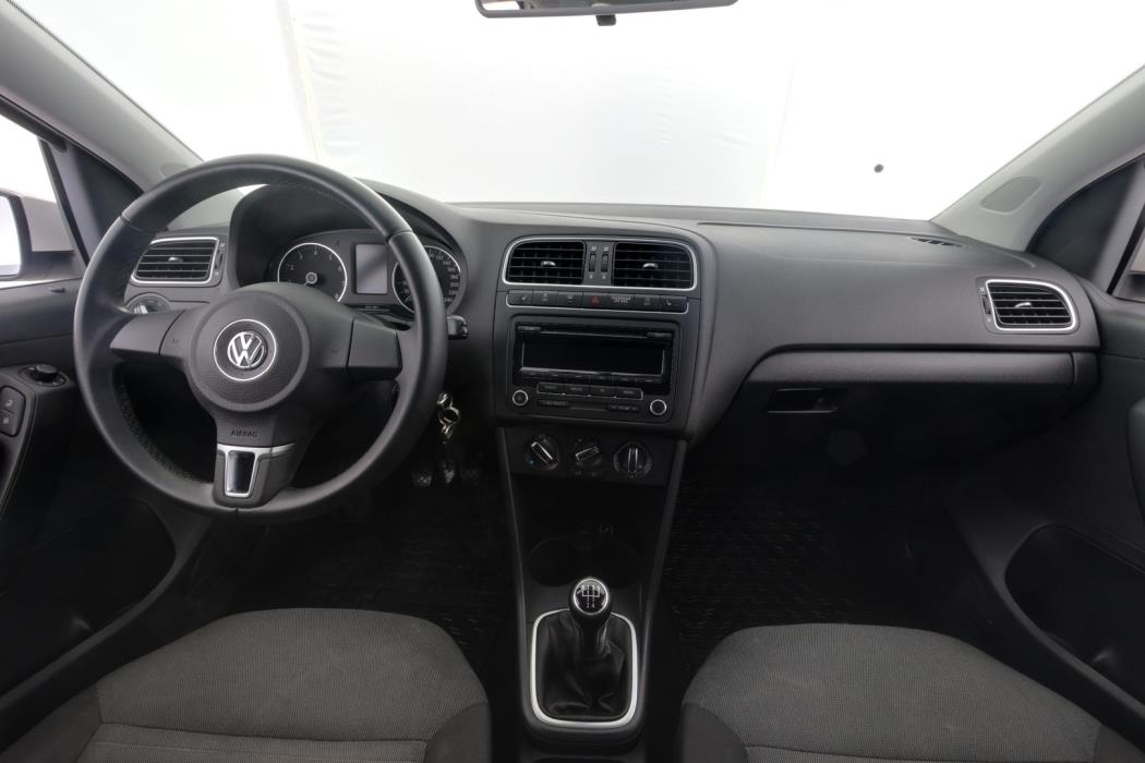 VOLKSWAGEN Polo 2012