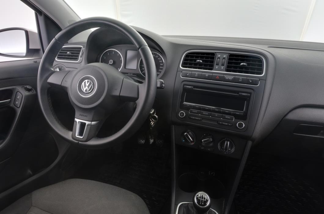 VOLKSWAGEN Polo 2012