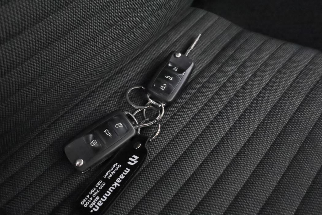 VOLKSWAGEN Polo 2012