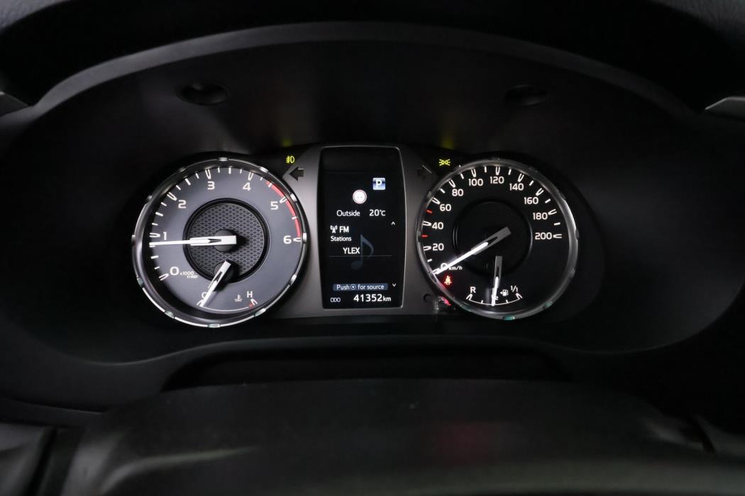 TOYOTA Hilux 2024