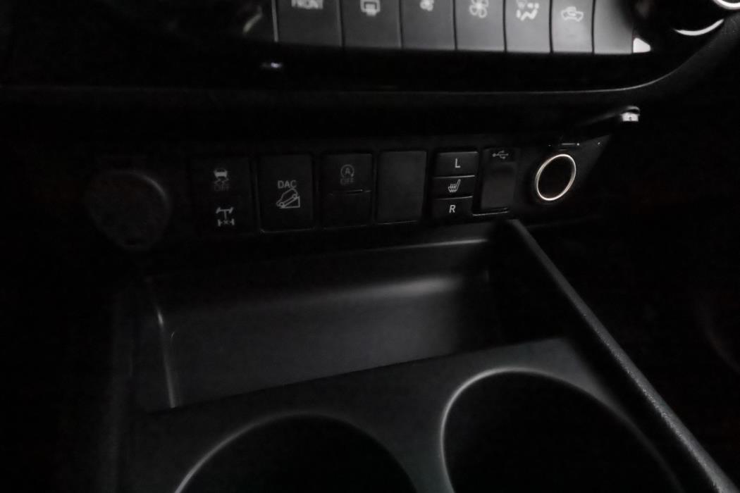 TOYOTA Hilux 2024