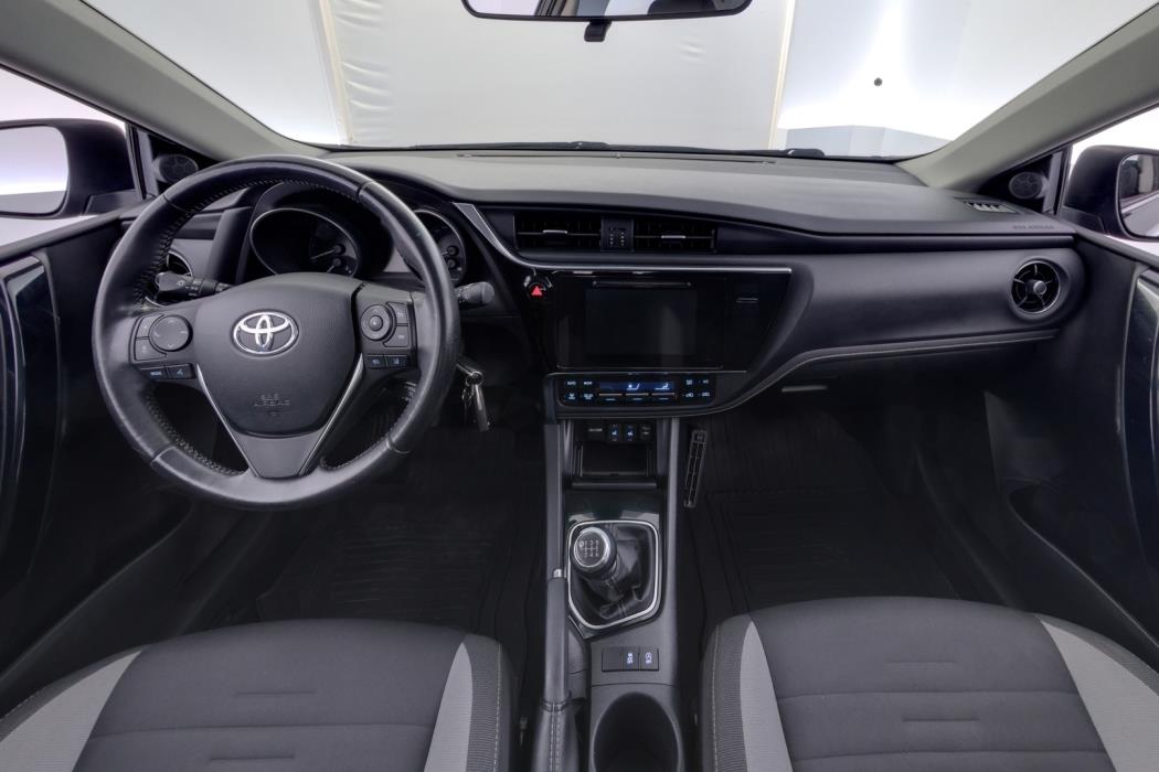 TOYOTA Auris 2015