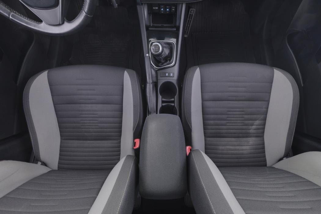 TOYOTA Auris 2015