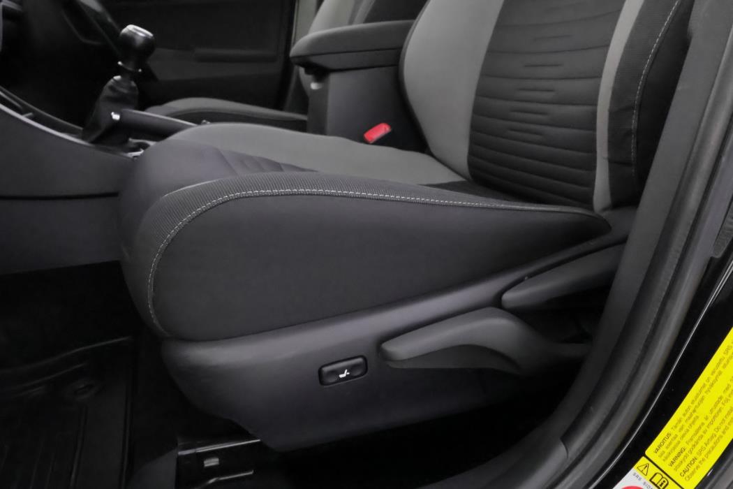 TOYOTA Auris 2015