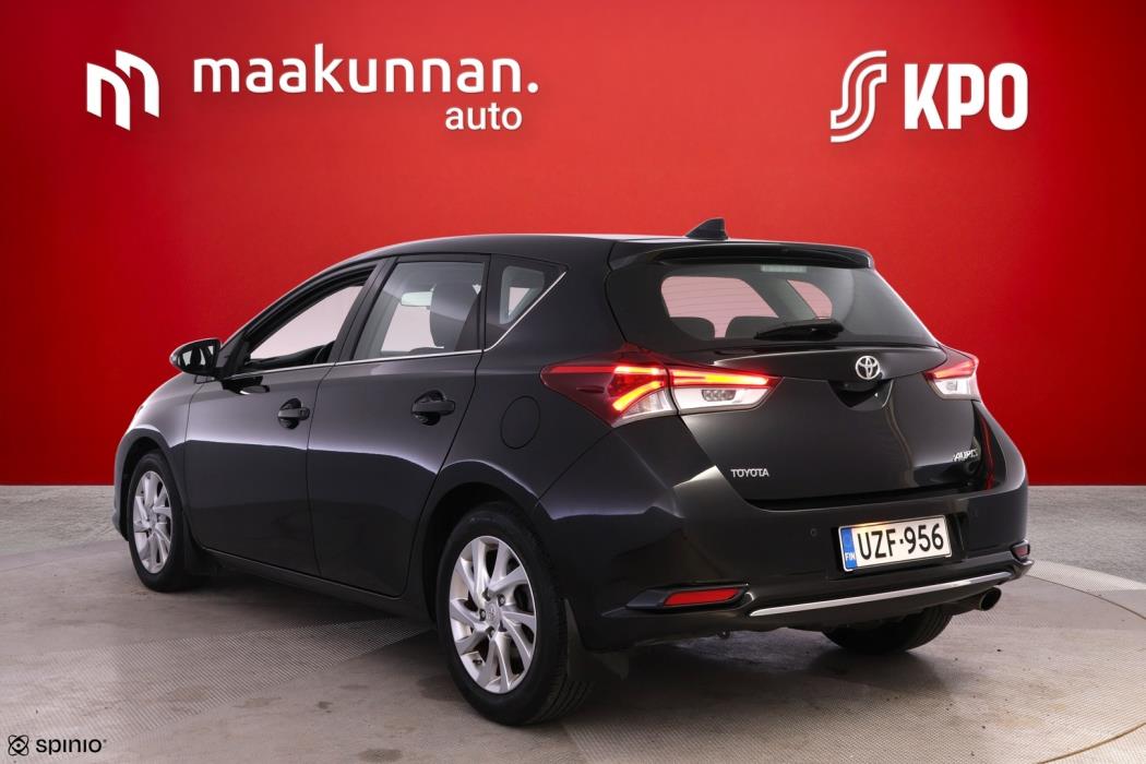 TOYOTA Auris 2015