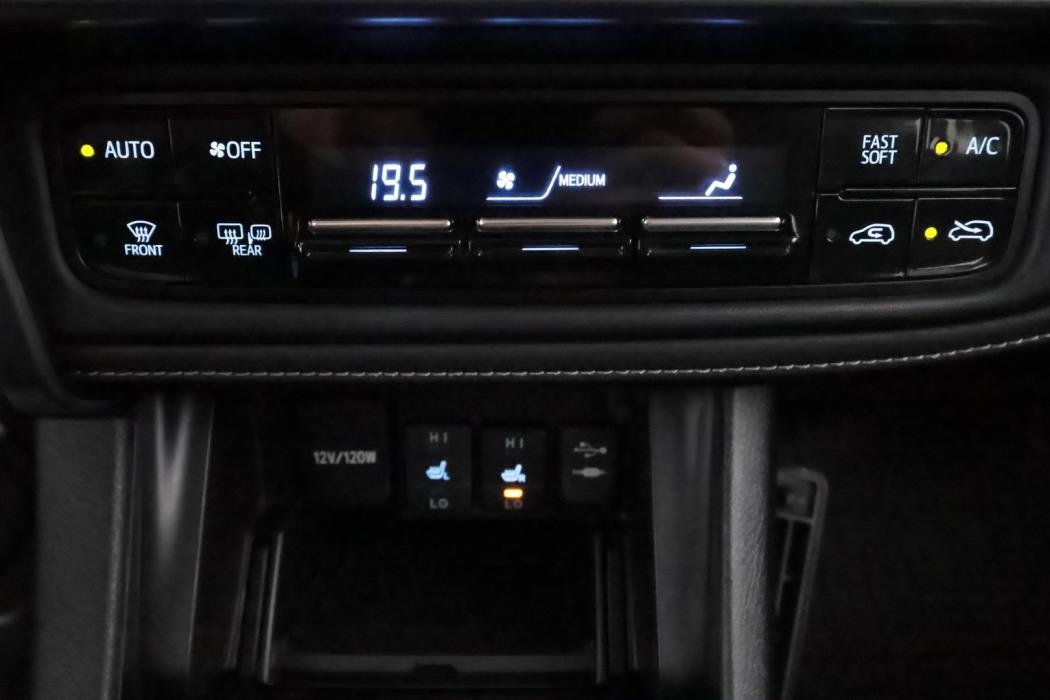 TOYOTA Auris 2015