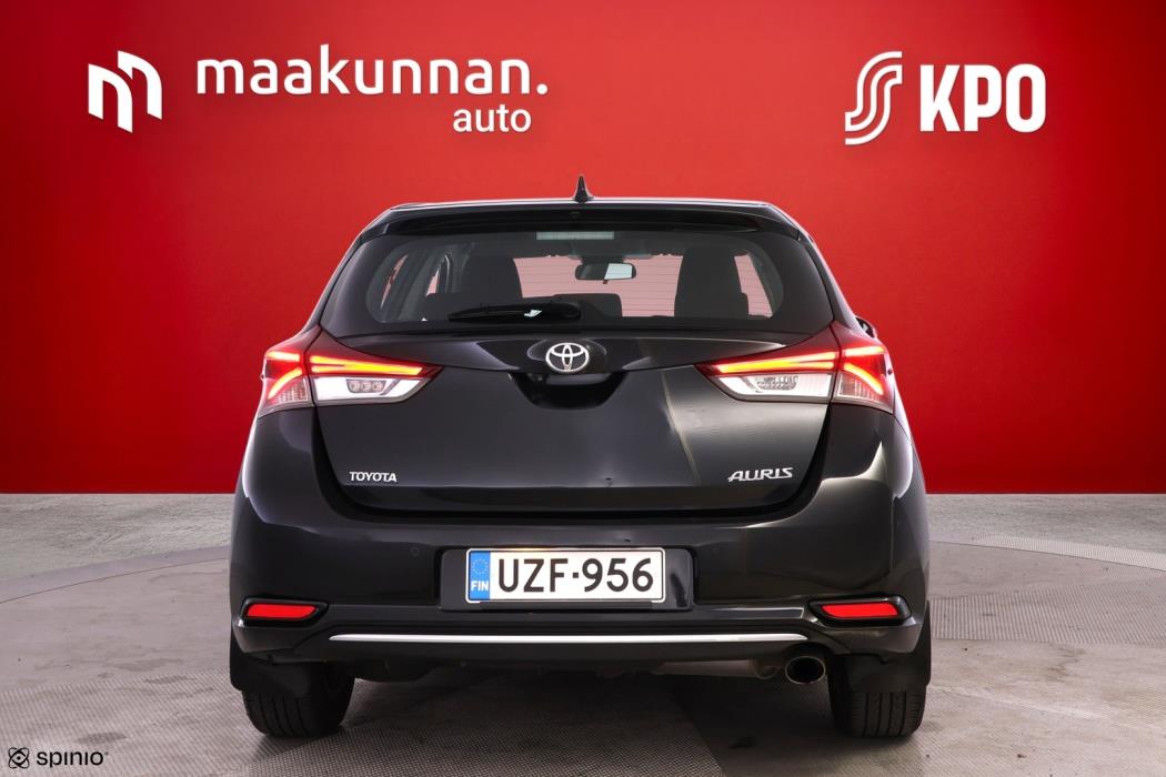 TOYOTA Auris 2015