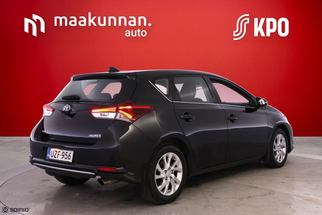 TOYOTA Auris 2015