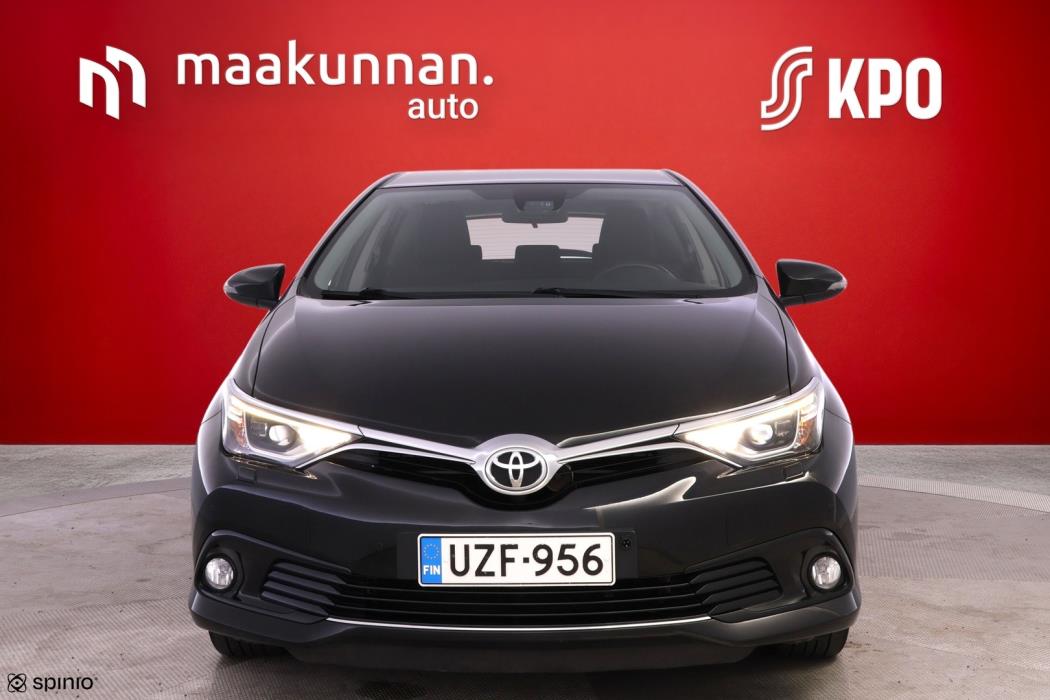 TOYOTA Auris 2015
