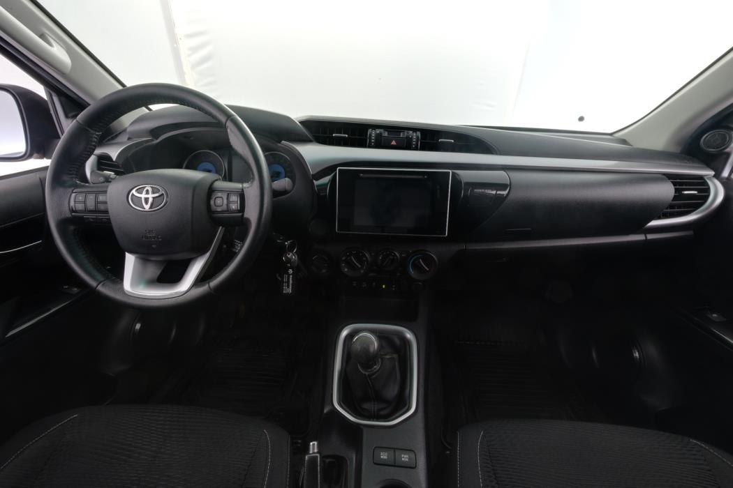 TOYOTA Hilux 2016