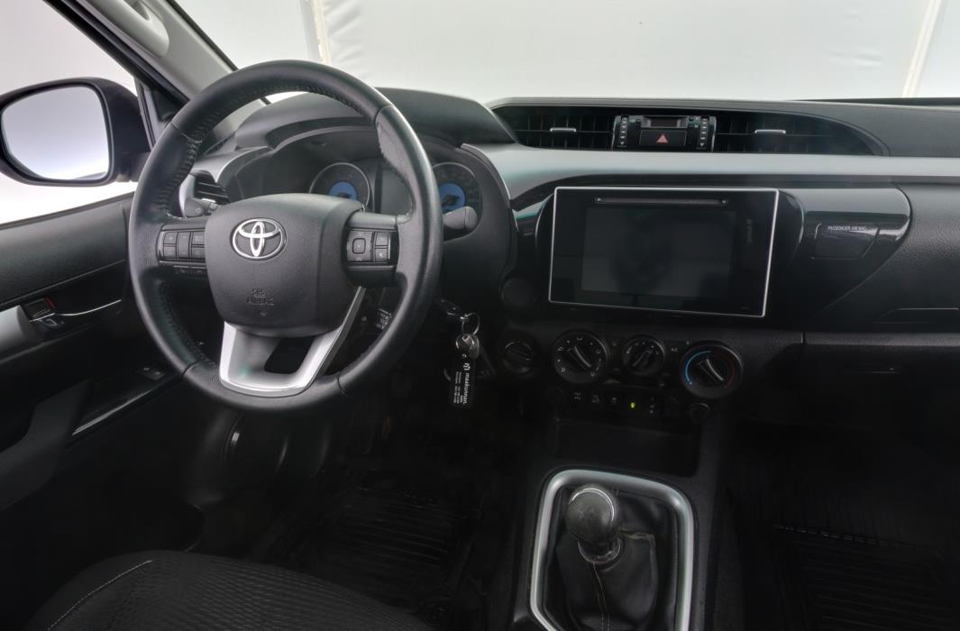 TOYOTA Hilux 2016