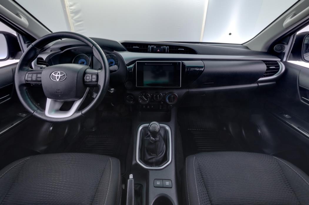 TOYOTA Hilux 2017