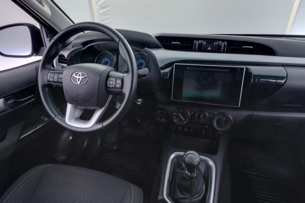 TOYOTA Hilux 2017